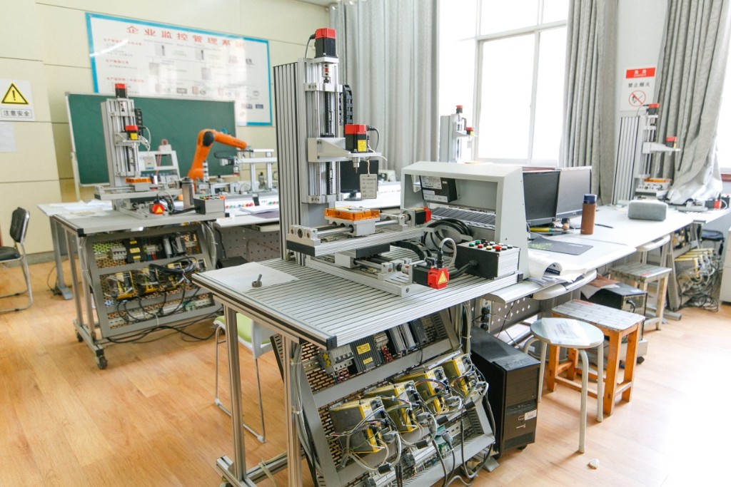 数字化工厂、智能工厂和智能制造三者之间有什么关系
